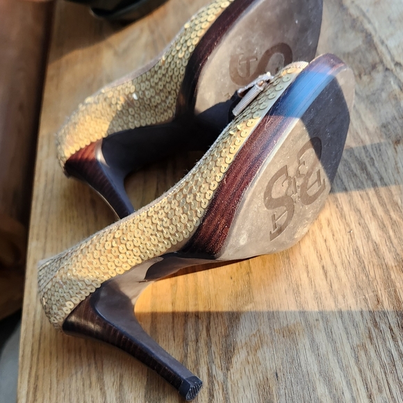 Staccato gold heels - Picture 6 of 6